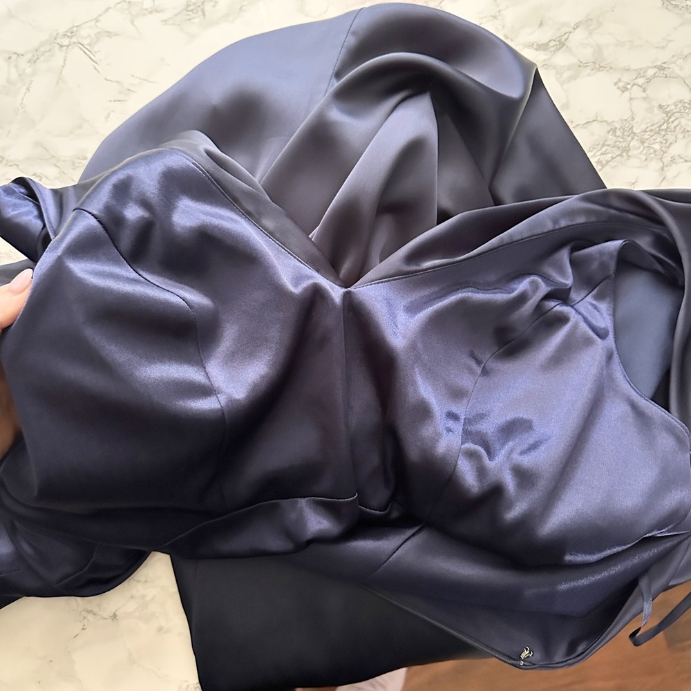 Revelry Gwen Navy Short Sleeve Navy Blue Satin Floor Length Gown Women's Size 22 - Picture 9 of 12